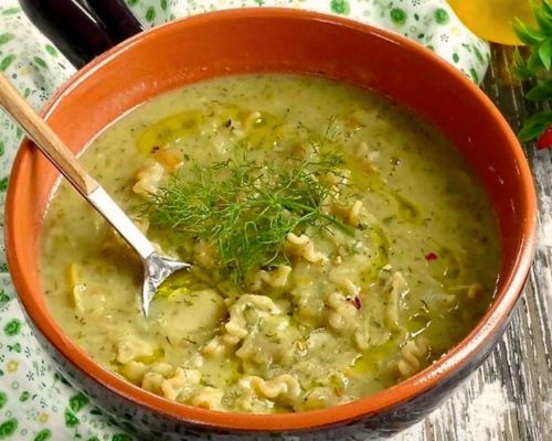 Il macco di fave è una zuppa realizzata con fave essiccate