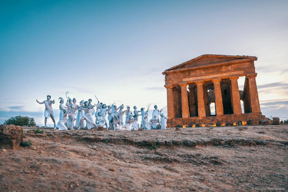L'Alba degli dèi della Savatteri Produzioni davanti al tempio della Concordia